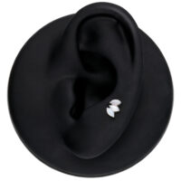 Accessorio Lotus in argento con pietra di luna su modello di orecchio nero