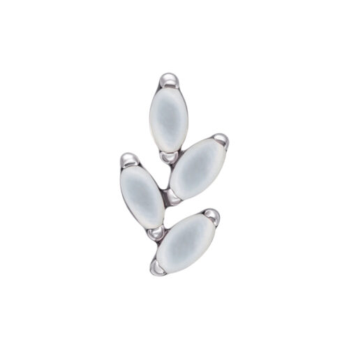 Accessorio in titanio argentato con pietre di luna ovali su sfondo bianco