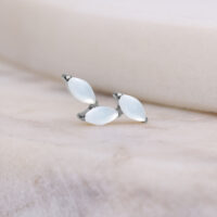 Inserto Push Fit argentato con pietra di luna su sfondo neutro