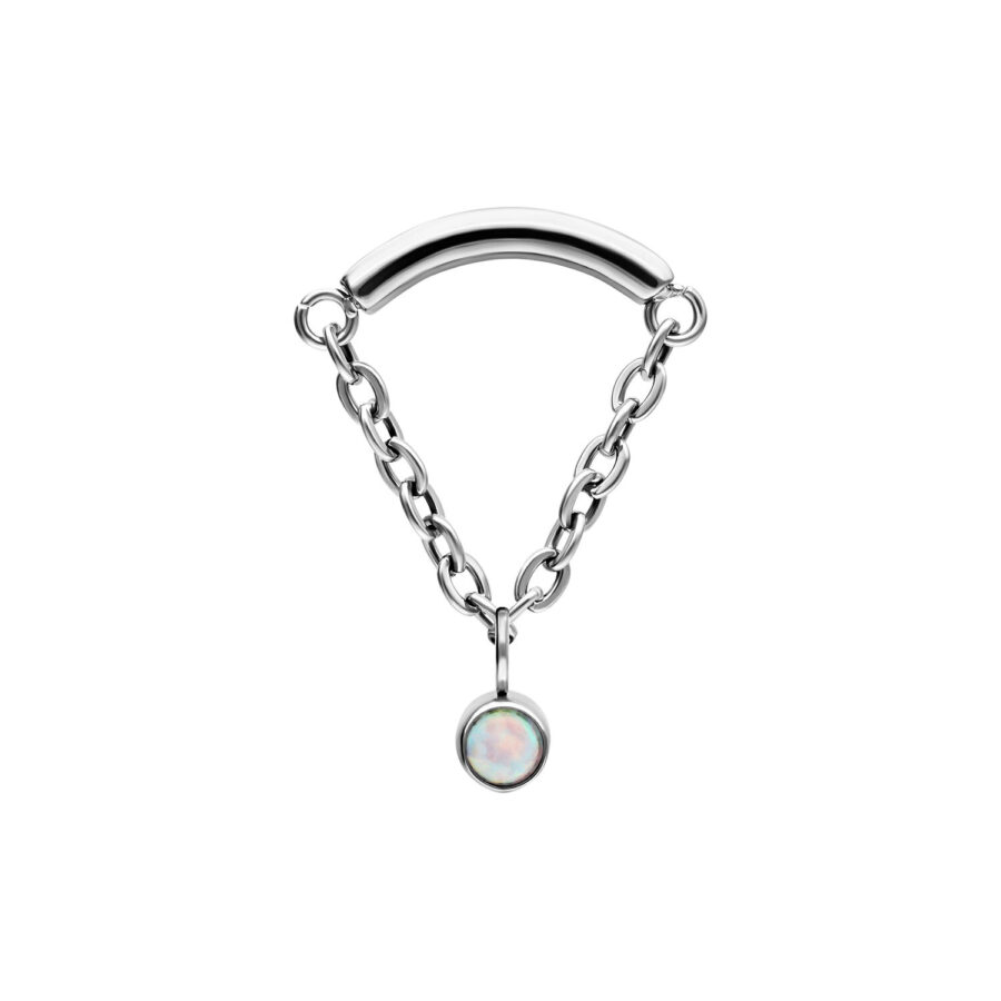 Inserto Helix piercing argento con catena e opale sintetico su sfondo bianco