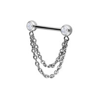 Barbell per capezzolo in argento con due catene e cristalli su sfondo bianco