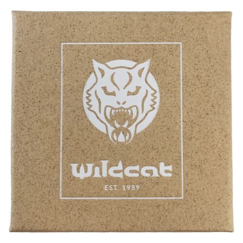Scatola per gioielli Wildcat marrone con logo bianco su sfondo neutro