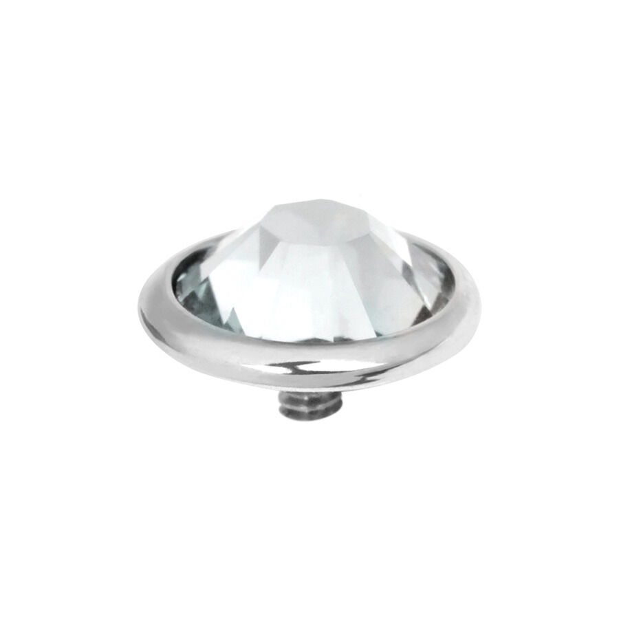 Accessorio in titanio argento con cristallo sfaccettato su sfondo bianco