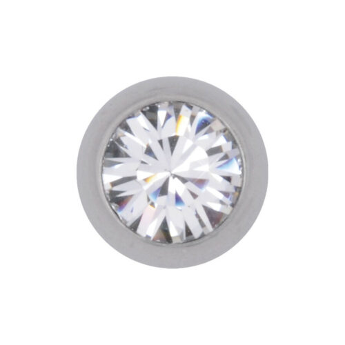 Attacco per piercing in argento con pietra gioiello cristallina su sfondo bianco