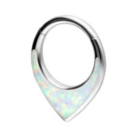 Septum Clicker in titanio argento con cristalli opalescenti su sfondo bianco