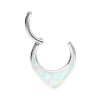 Septum Clicker in argento con opale sintetico bianco su sfondo bianco