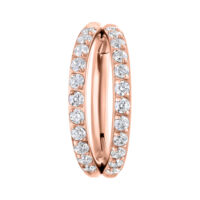 Anello piercing in oro rosa con doppia fila di cristalli su sfondo bianco