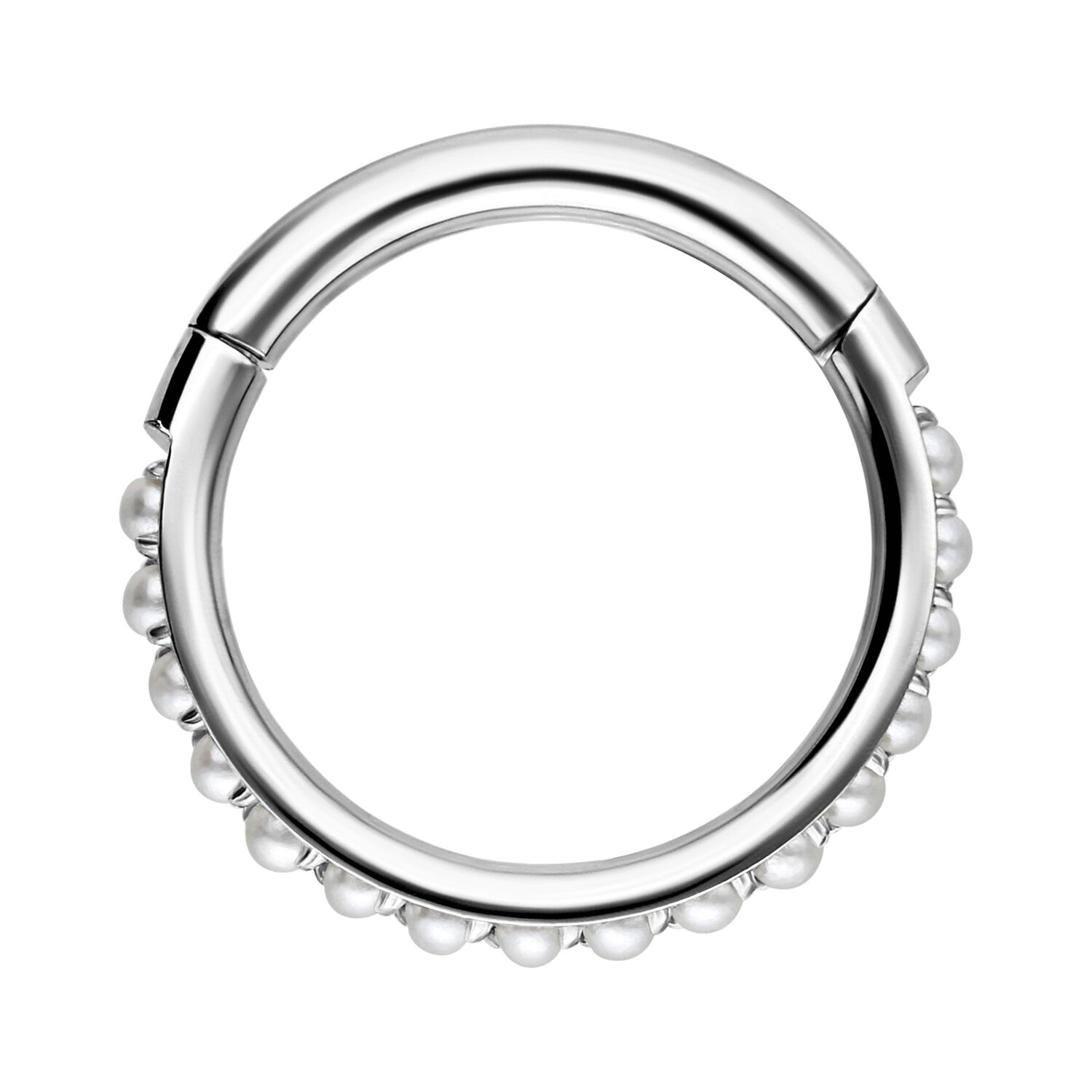 Anello piercing in argento con decorazione di perle su sfondo bianco