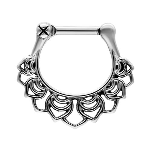 Clicker per setto argento con design floreale su sfondo bianco