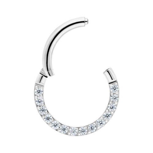 Clicker in argento con cristalli pavé su sfondo bianco