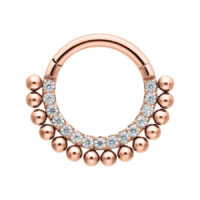 Piercing clicker in oro rosa con cristalli chiari su sfondo bianco