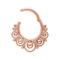 Temple Clicker Piercing in oro rosa con decorazioni a sfera su sfondo bianco