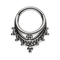 Triplo Clicker Orientale argentato con dettagli a sfera su sfondo bianco