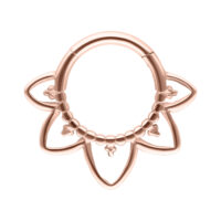 Clicker per setto in oro rosa con design orientale su sfondo bianco