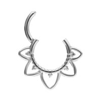 Clicker per setto in titanio argento con design orientale, sfondo bianco