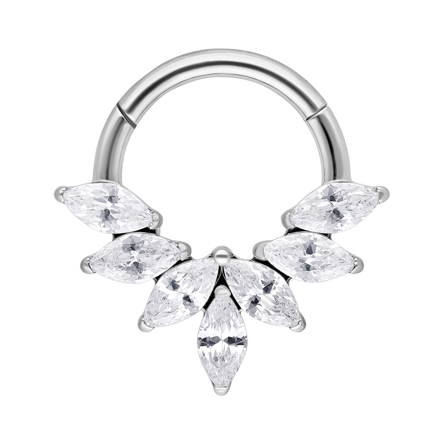 Septum Clicker argento con cristalli Marquise su sfondo bianco