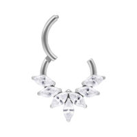 Clicker per setto argento con cristalli marquise su sfondo bianco