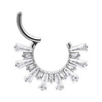 Clicker per setto nasale argento con decorazione in cristallo su sfondo bianco