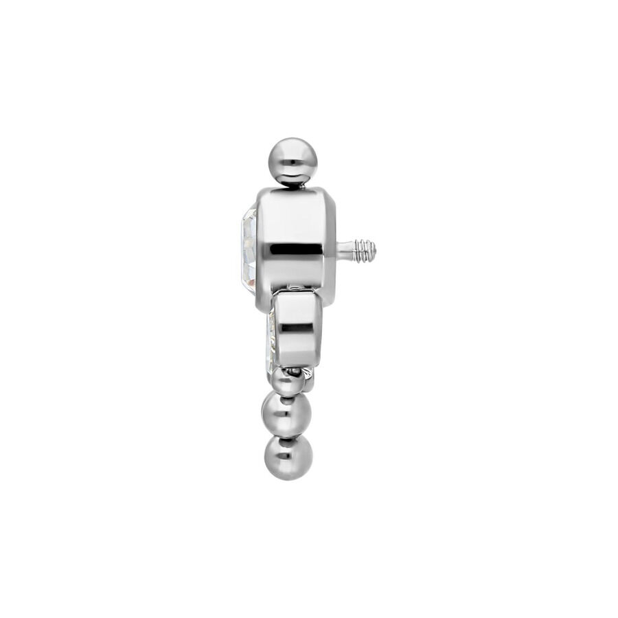 Accessorio piercing argento con cristallo chiaro su sfondo bianco