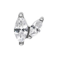 Attacco piercing in argento con due cristalli Marquise chiari su sfondo bianco
