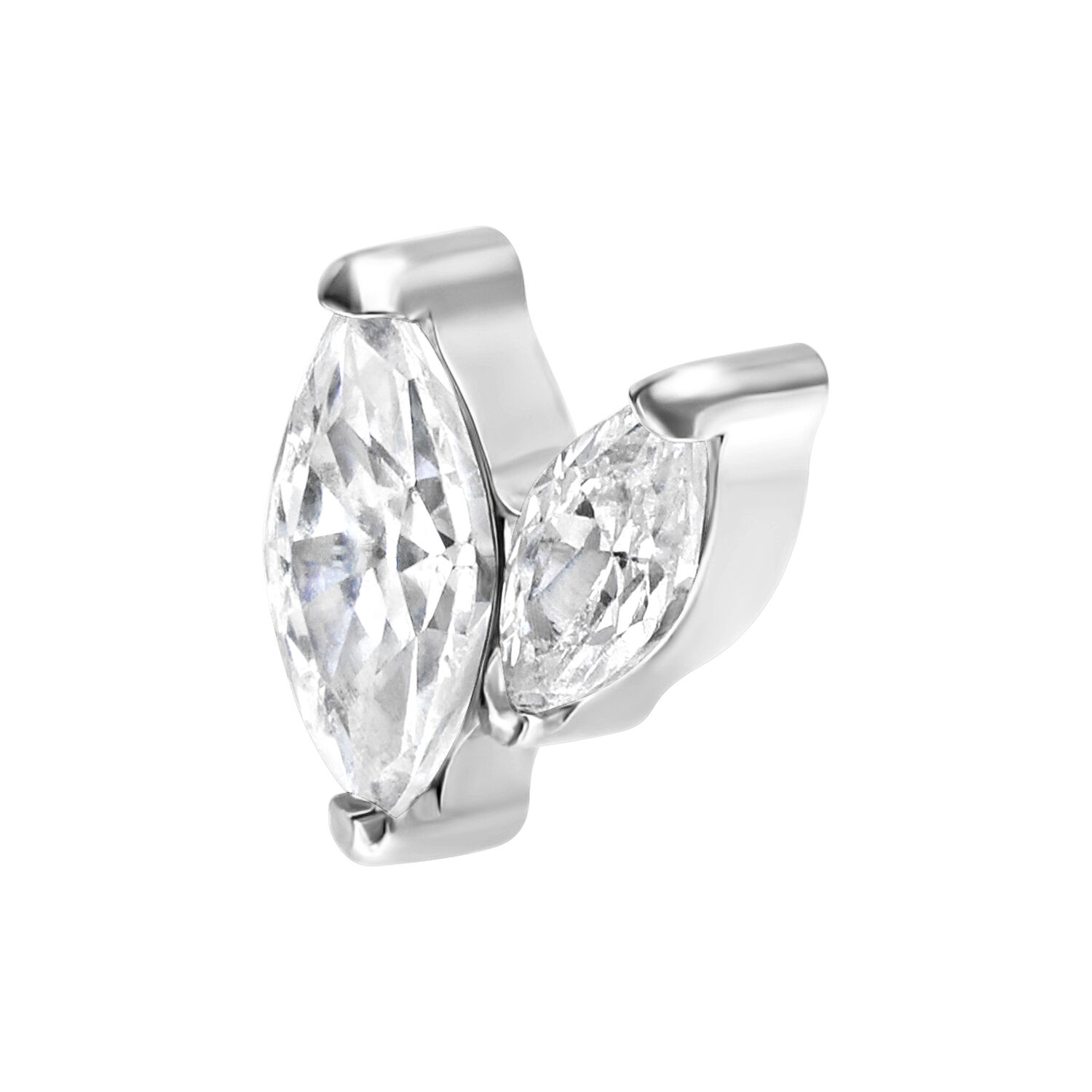 Attacco in titanio argento con due cristalli Marquise chiari su sfondo bianco