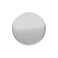 Accessorio rotondo in titanio argento su sfondo bianco