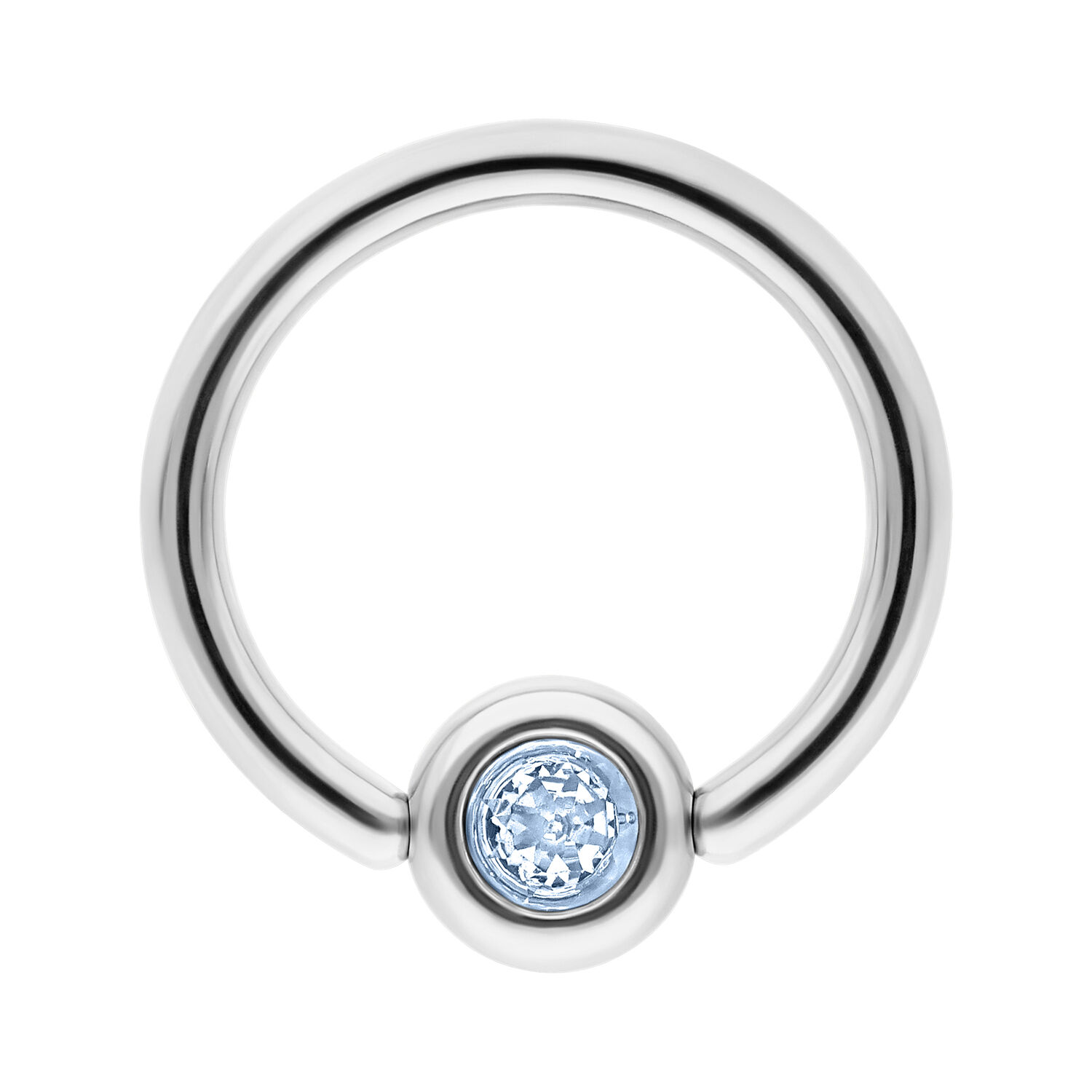 Anello clip in argento con cristallo azzurro su sfondo bianco
