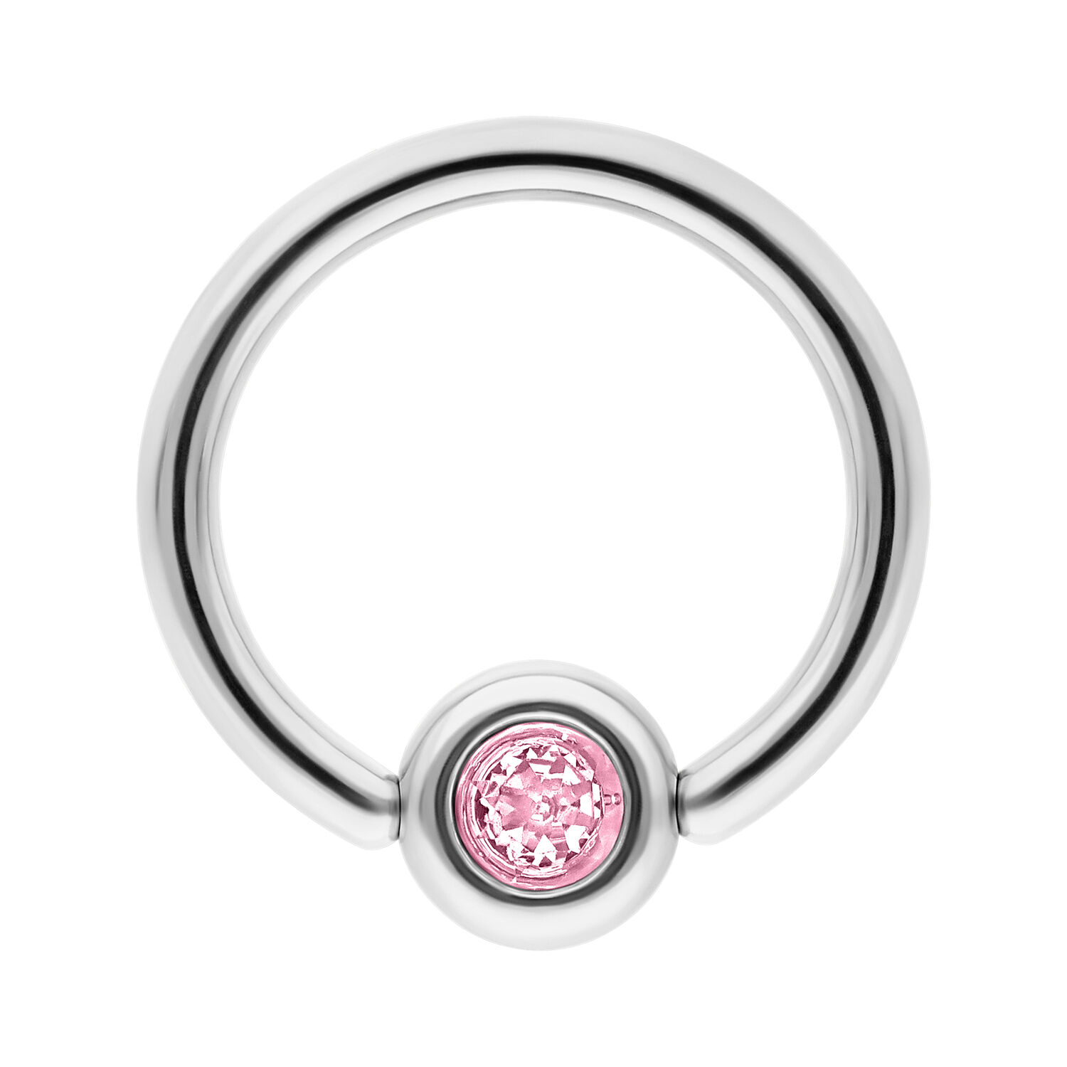 Anello in titanio argento con cristallo rosa su sfondo bianco