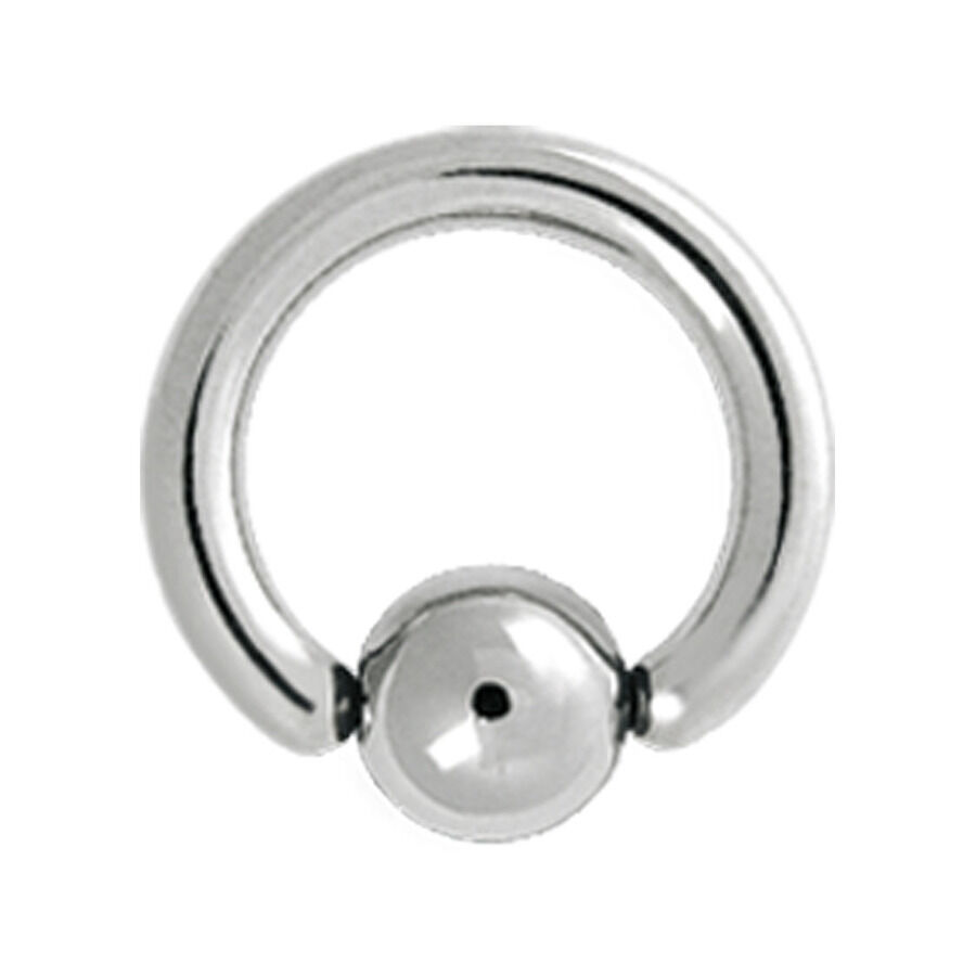 Anello a Sfera in Titanio Argento su sfondo bianco, forma rotonda