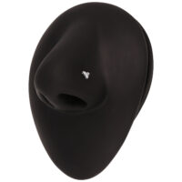 Modello nero con piercing al naso in argento e cristallo chiaro