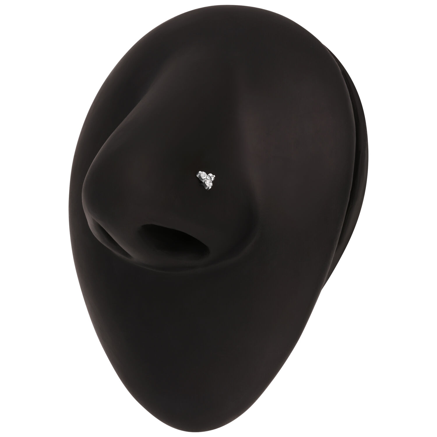 Modello nero con piercing al naso in argento e cristallo chiaro