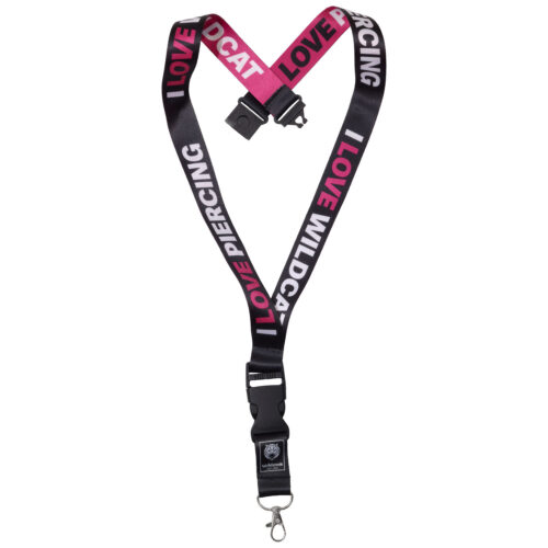 Cordino nero con testo rosa e bianco 'I LOVE PIERCING' e 'I LOVE WILDCAT' su sfondo bianco