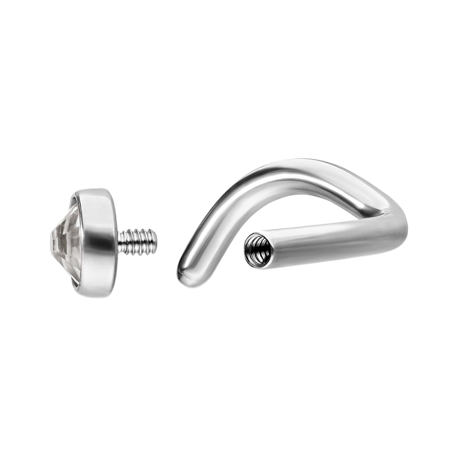 Piercing nasale in argento con cristallo interno, smontato su sfondo bianco