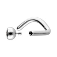 Piercing nasale argento con barra curva e sfera rimovibile, su sfondo bianco