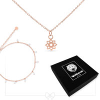 Collana in oro rosa con ciondolo a fiore, cavigliera con perle e scatola regalo Wildcat