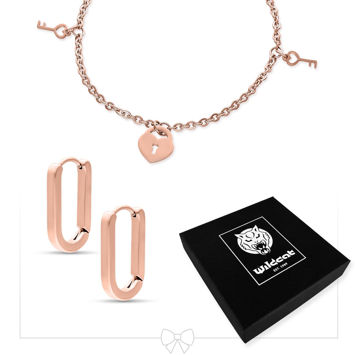 Bracciale in oro rosa con design a lucchetto e chiave accanto a orecchini in oro rosa e una scatola nera Wildcat