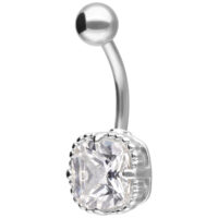 Banana barbell in argento con grande cristallo taglio quadrato su sfondo bianco