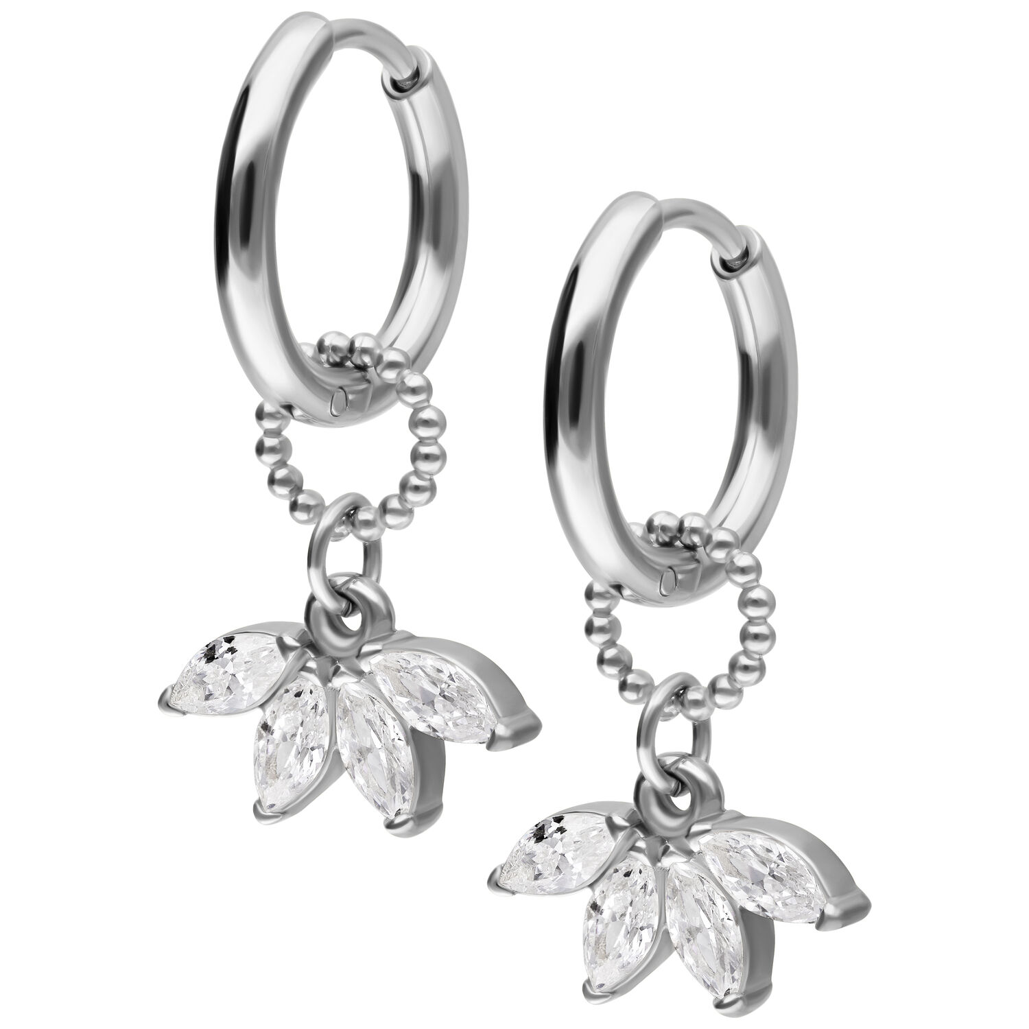 Orecchini a cerchio in argento con pendente di cristallo a forma di foglia, su sfondo bianco