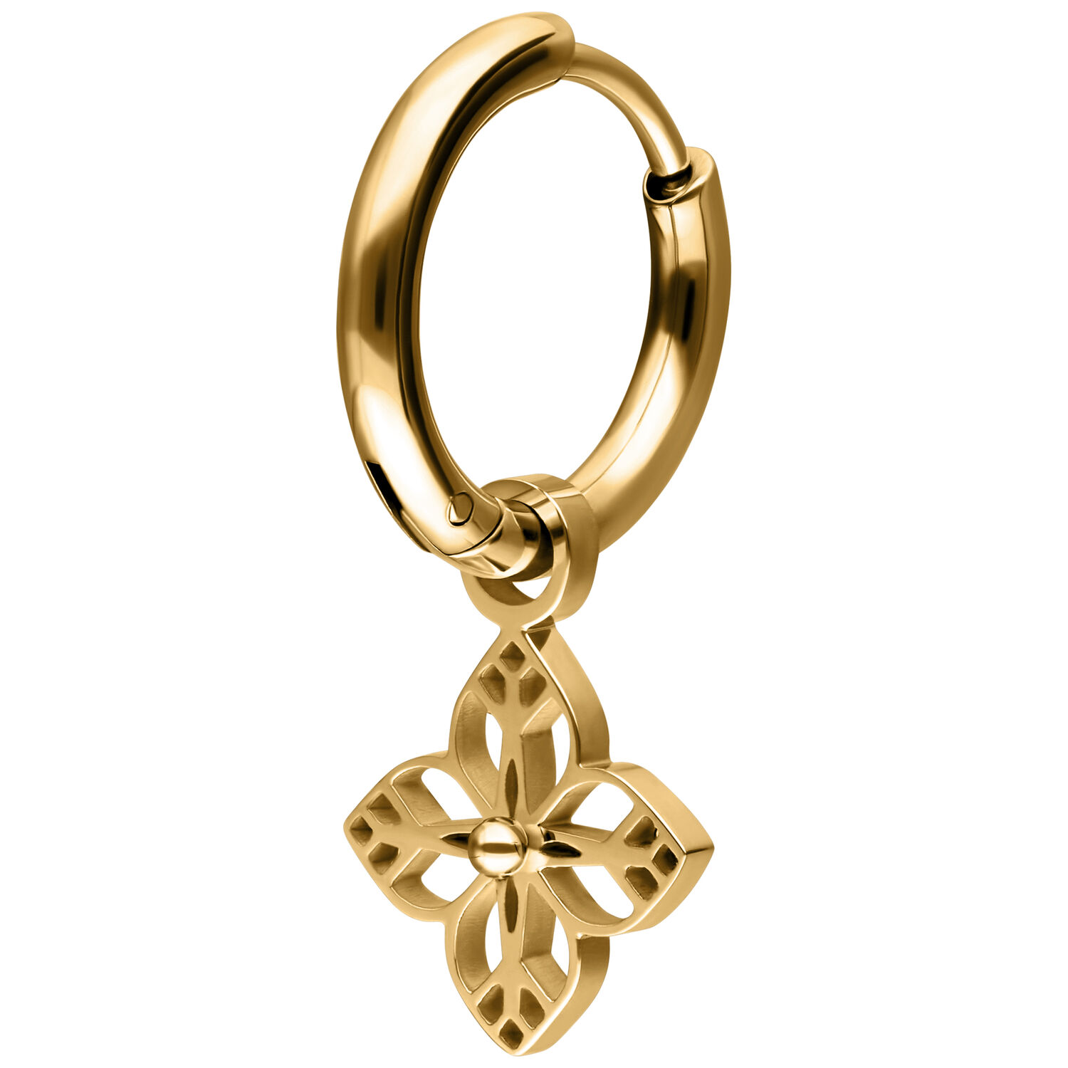 Orecchino dorato con ornamento floreale Orecchino a cerchio dorato con pendente floreale su sfondo bianco