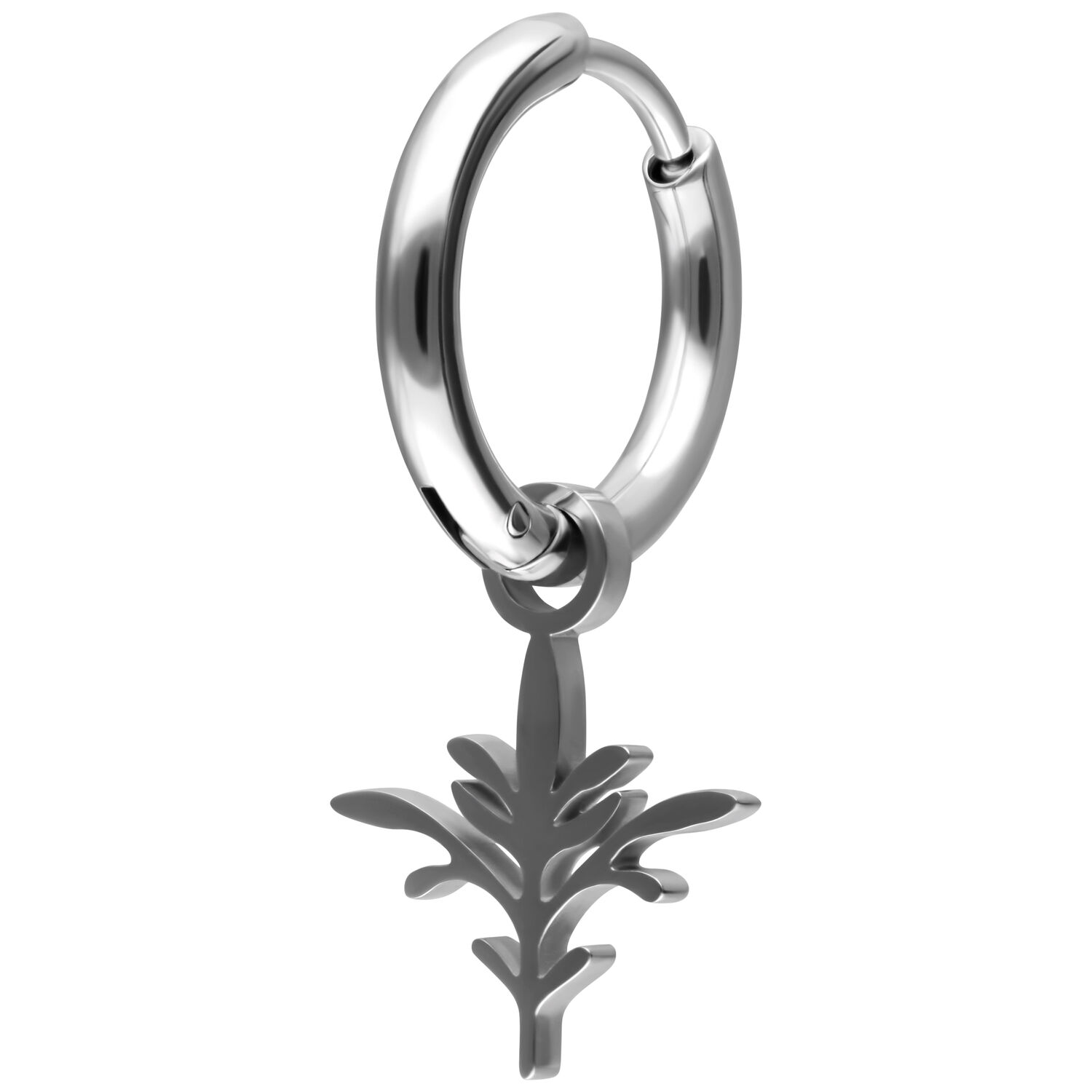 Orecchino a cerchio in argento con ciondolo a ramo su sfondo bianco