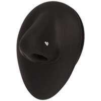 Piercing al naso nero con design a cuore Piercing al naso nero a forma di naso con piccolo cuore d'argento.