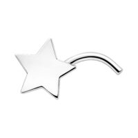 Piercing nasale a stella d'argento con asta curva su sfondo bianco