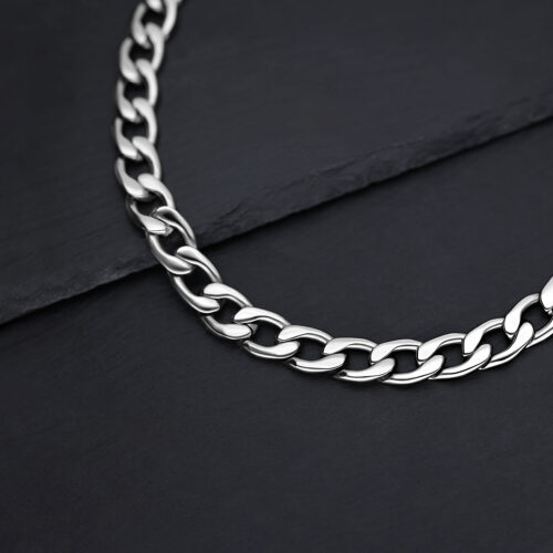 Collana Chunky Argento in Acciaio Chirurgico su sfondo scuro