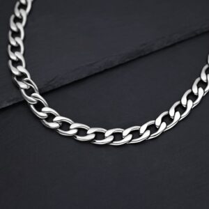 Collana Chunky Argento in Acciaio Chirurgico su sfondo scuro