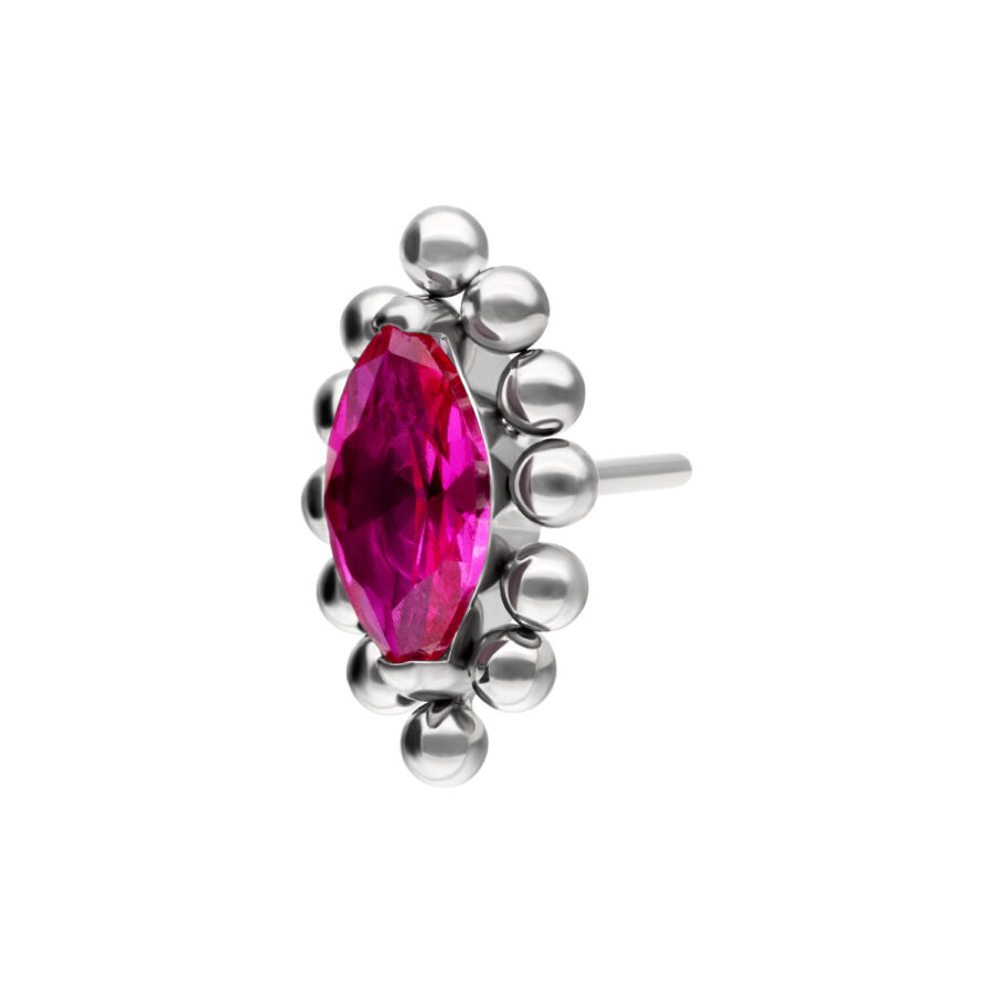 Inserto piercing argento con cristallo rosso ovale, circondato da sfere argentate su sfondo bianco