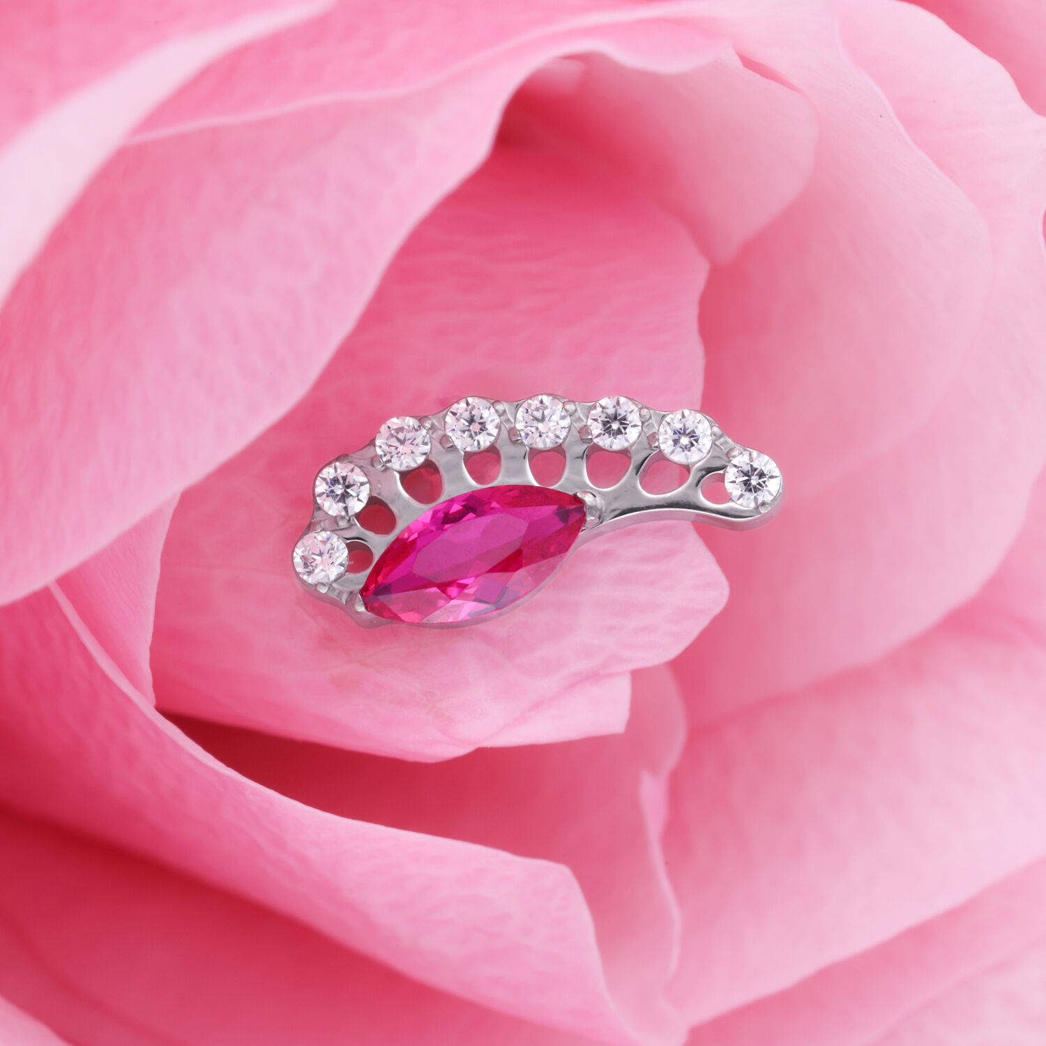 Inserto argento con cristallo rosso ovale su petalo rosa