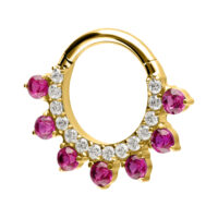Anello piercing in titanio dorato con cristalli rossi e chiari su sfondo bianco