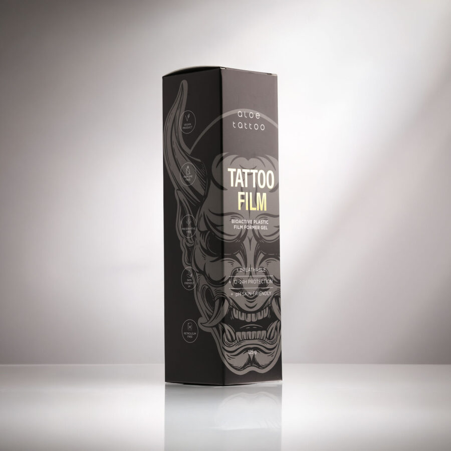 Confezione nera del Tattoofilm Aloe Tattoo con design decorativo su superficie riflettente