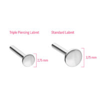 Due labret in argento su sfondo bianco, a sinistra 2,75 mm, a destra 3,75 mm