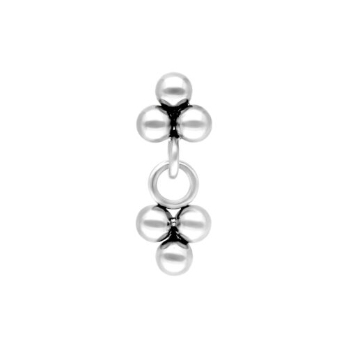 Trinity piercing in oro bianco con sfere su sfondo bianco